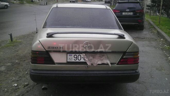 Mercedes E 250 1986, 178,000 km - 2.5 l - Bakı