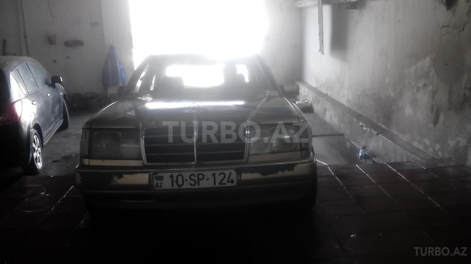 Mercedes E 230 1990, 290,000 km - 2.3 l - Bakı