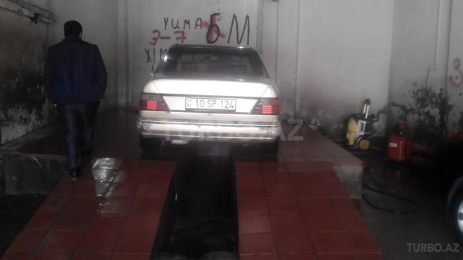 Mercedes E 230 1990, 290,000 km - 2.3 l - Bakı