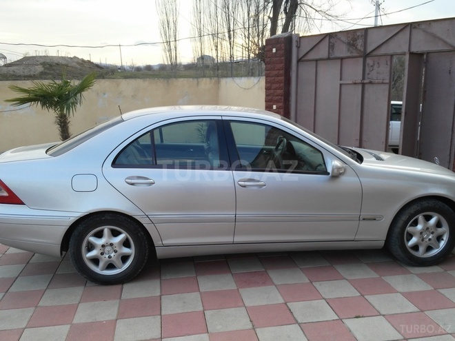 Mercedes C 200 2001, 213,483 km - 2.0 l - Tovuz