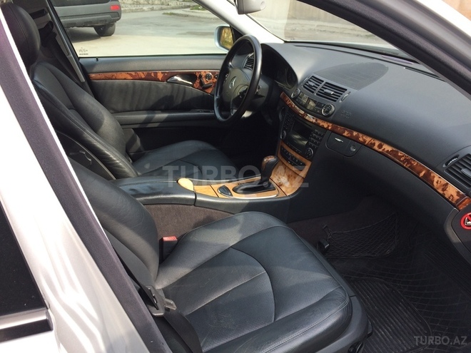 Mercedes E 320 2003, 247,000 km - 3.2 l - Bakı