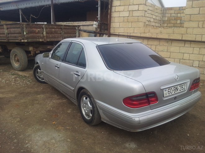 Mercedes E 240 1997, 300,000 km - 2.4 l - Goranboy