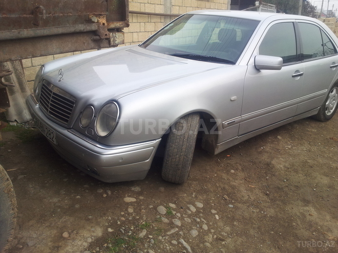 Mercedes E 240 1997, 300,000 km - 2.4 l - Goranboy