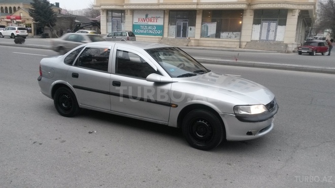 Opel Vectra 1996, 176,000 km - 1.6 l - Bakı