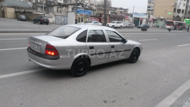 Opel Vectra 1996, 176,000 km - 1.6 l - Bakı