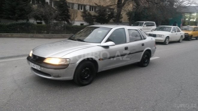 Opel Vectra 1996, 176,000 km - 1.6 l - Bakı