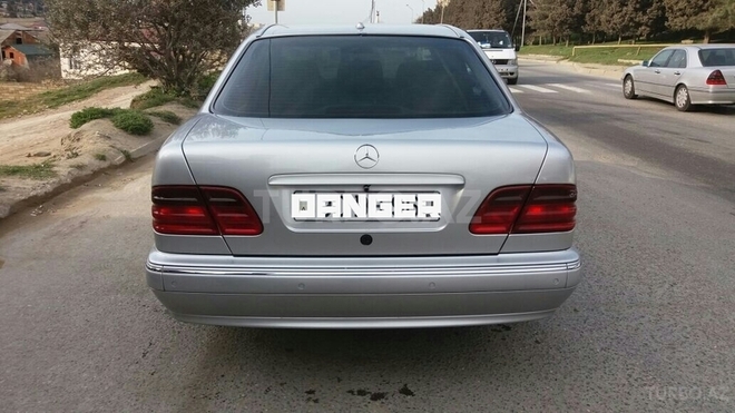 Mercedes E 240 1999, 322,000 km - 2.4 л - Bakı