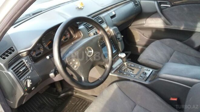 Mercedes E 240 1999, 322,000 km - 2.4 л - Bakı