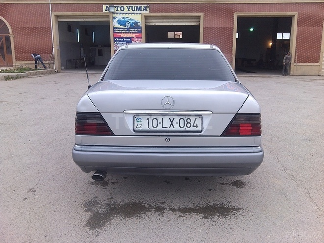 Mercedes E 200 1994, 213,000 km - 2.0 l - Bakı