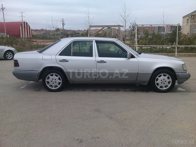 Mercedes E 200 1994, 213,000 km - 2.0 l - Bakı