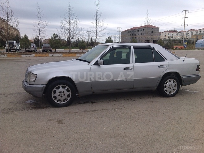 Mercedes E 200 1994, 213,000 km - 2.0 l - Bakı