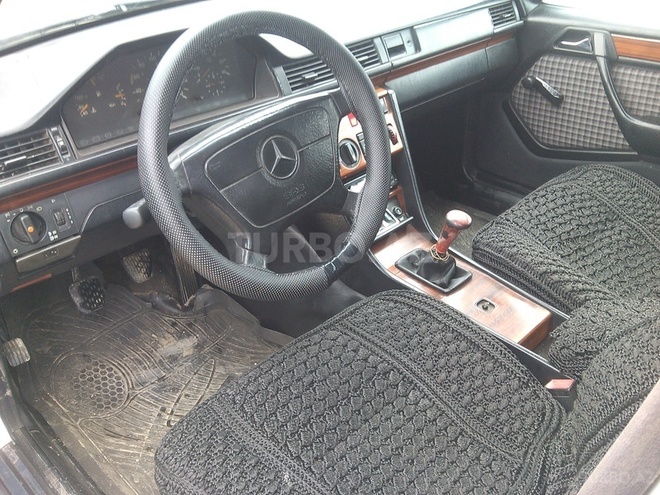 Mercedes E 200 1994, 213,000 km - 2.0 l - Bakı