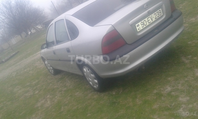Opel Vectra 1998, 280,000 km - 2.0 л - Qusar