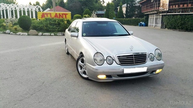Mercedes E 320 2001, 260,000 km - 3.2 l - Bakı