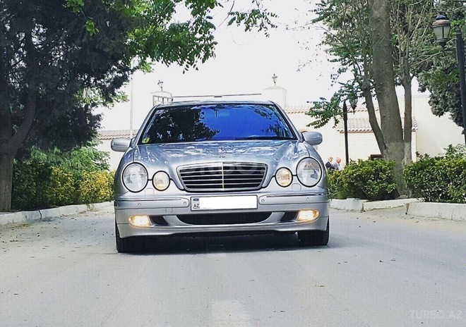Mercedes E 320 2001, 260,000 km - 3.2 l - Bakı