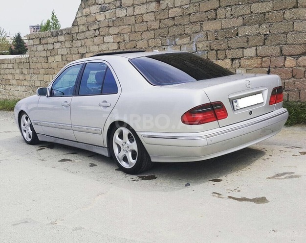 Mercedes E 320 2001, 260,000 km - 3.2 l - Bakı