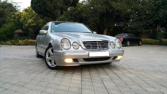 Mercedes E 320 2001, 260,000 km - 3.2 l - Bakı