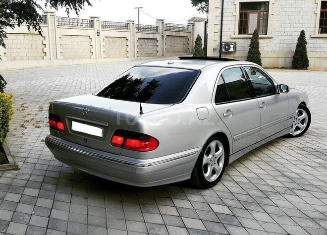 Mercedes E 320 2001, 260,000 km - 3.2 l - Bakı