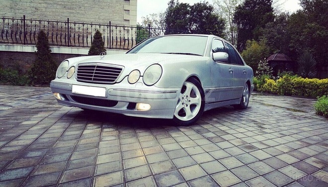Mercedes E 320 2001, 260,000 km - 3.2 l - Bakı