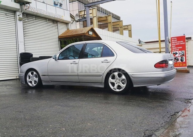 Mercedes E 320 2001, 260,000 km - 3.2 l - Bakı