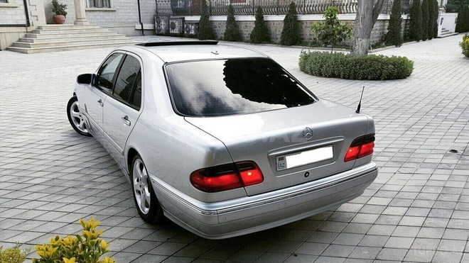 Mercedes E 320 2001, 260,000 km - 3.2 l - Bakı