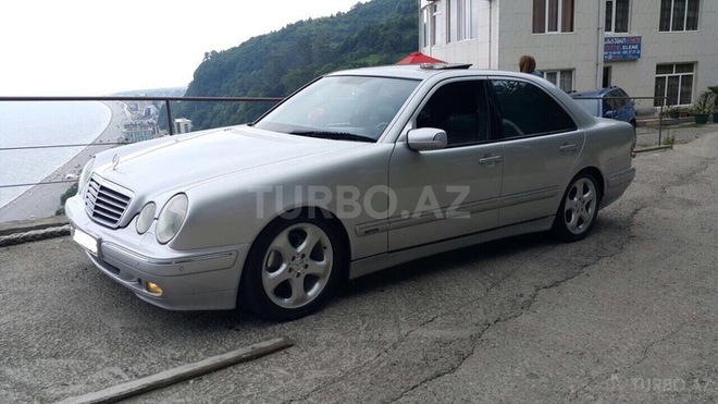 Mercedes E 320 2001, 260,000 km - 3.2 l - Bakı
