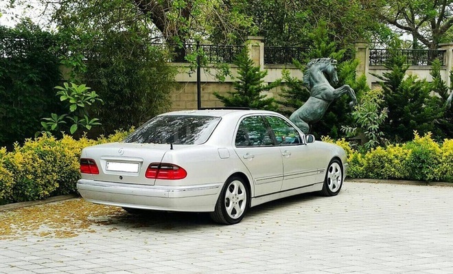 Mercedes E 320 2001, 260,000 km - 3.2 l - Bakı