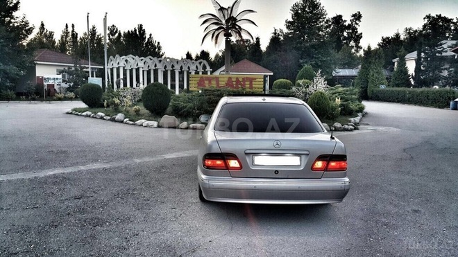 Mercedes E 320 2001, 260,000 km - 3.2 l - Bakı