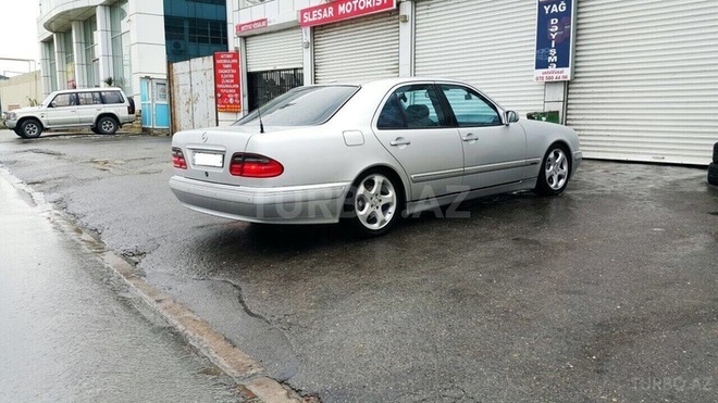 Mercedes E 320 2001, 260,000 km - 3.2 l - Bakı