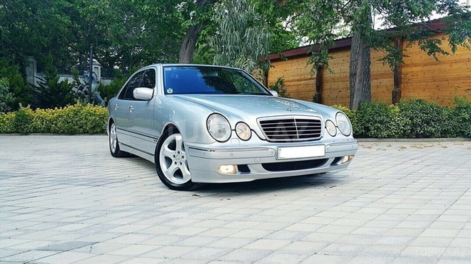 Mercedes E 320 2001, 260,000 km - 3.2 l - Bakı
