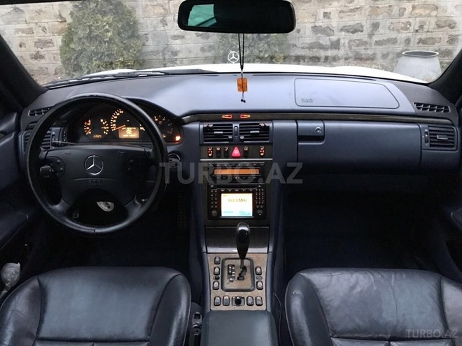 Mercedes E 320 2001, 260,000 km - 3.2 l - Bakı