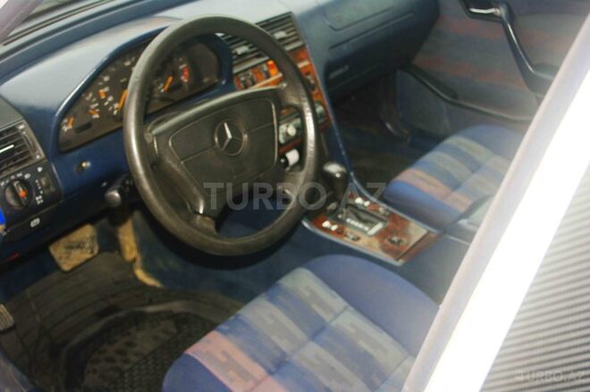 Mercedes C 250 1995, 450,000 km - 2.5 l - Masallı