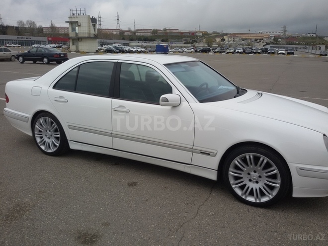 Mercedes E 240 2000, 195,000 km - 2.4 l - Bakı