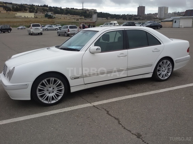 Mercedes E 240 2000, 195,000 km - 2.4 l - Bakı