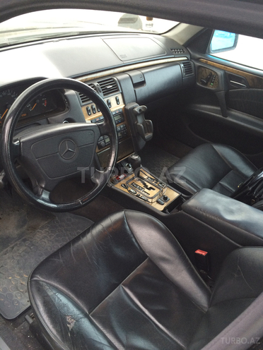 Mercedes E 240 1999, 330,000 km - 2.4 л - Bakı