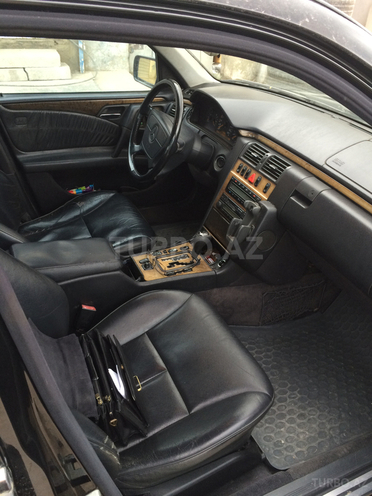 Mercedes E 240 1999, 330,000 km - 2.4 л - Bakı