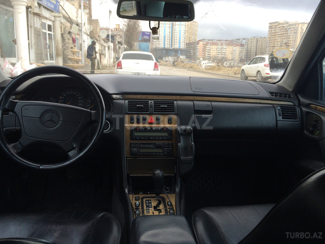 Mercedes E 240 1999, 330,000 km - 2.4 л - Bakı