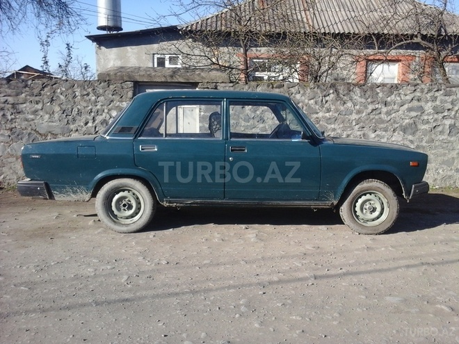 LADA (VAZ) 2107 2001, 180,000 km - 1.6 l - Qax