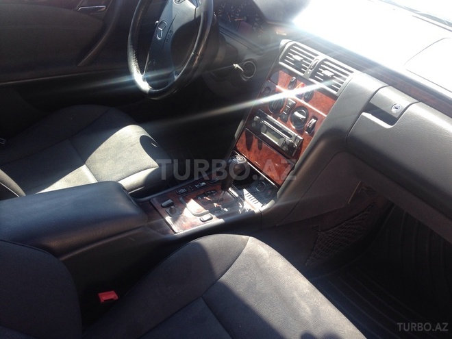 Mercedes E 220 2000, 297,504 km - 2.2 l - Sumqayıt