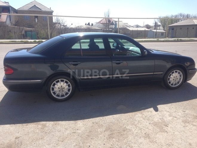 Mercedes E 220 2000, 297,504 km - 2.2 l - Sumqayıt