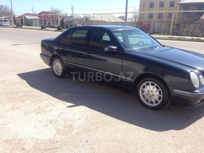 Mercedes E 220 2000, 297,504 km - 2.2 l - Sumqayıt