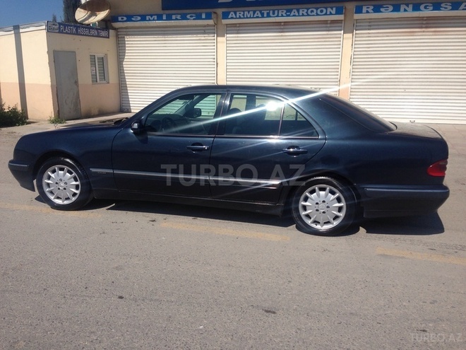 Mercedes E 220 2000, 297,504 km - 2.2 l - Sumqayıt