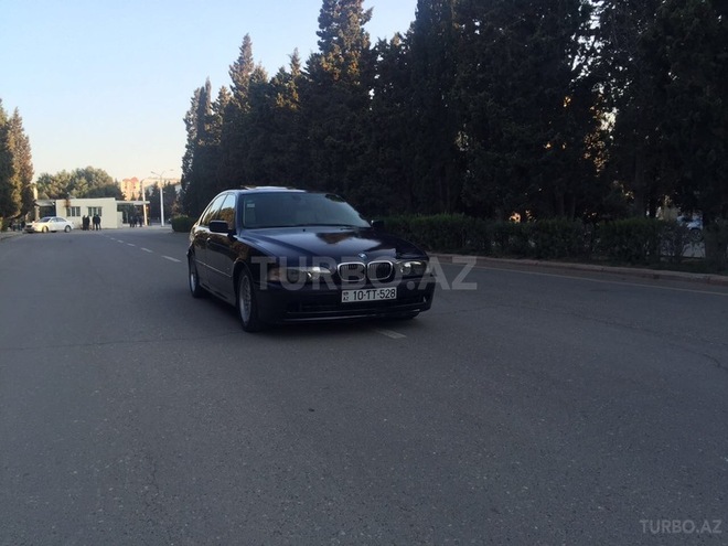 BMW 528 1999, 320,000 km - 2.8 l - Sumqayıt
