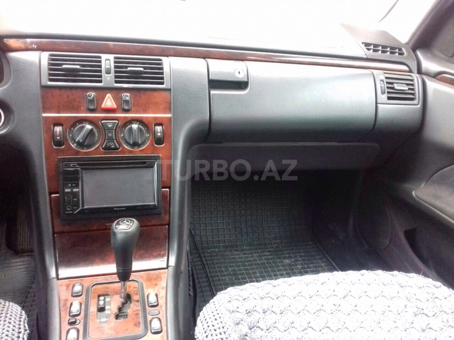 Mercedes E 220 2000, 265,000 km - 2.2 l - Gəncə