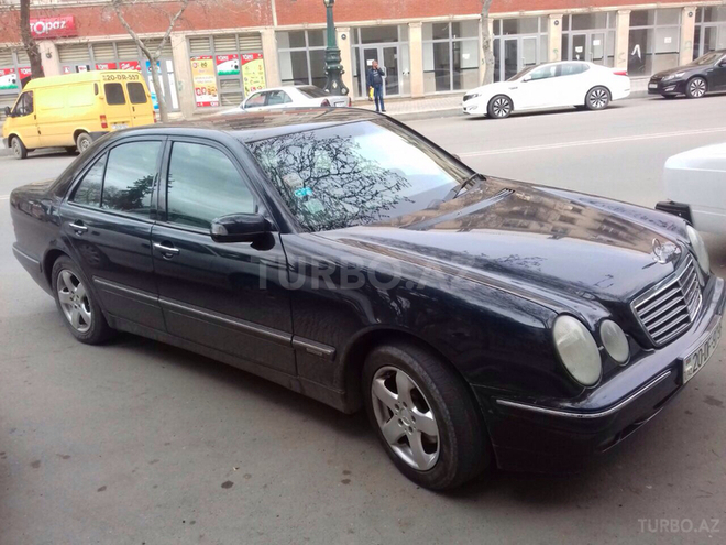 Mercedes E 220 2000, 265,000 km - 2.2 l - Gəncə