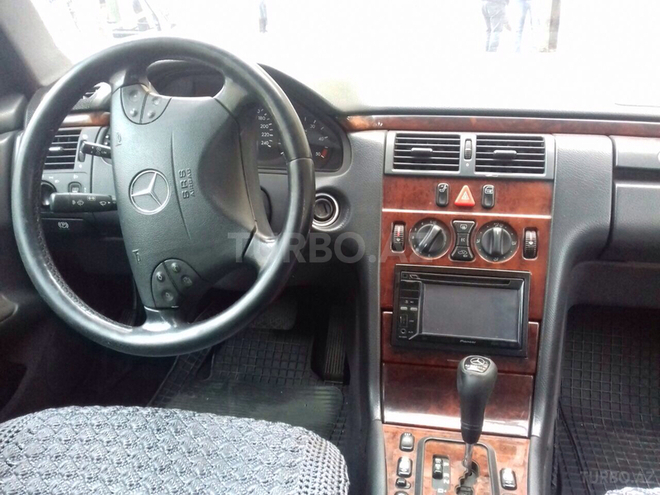 Mercedes E 220 2000, 265,000 km - 2.2 l - Gəncə