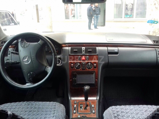 Mercedes E 220 2000, 265,000 km - 2.2 l - Gəncə