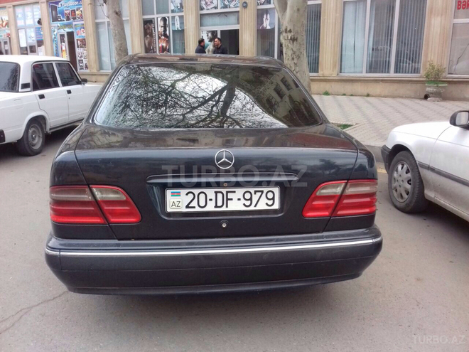 Mercedes E 220 2000, 265,000 km - 2.2 l - Gəncə