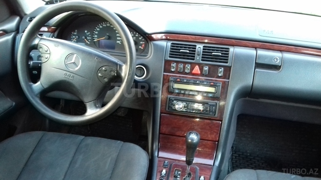 Mercedes E 240 1999, 192,000 km - 2.4 л - Bakı