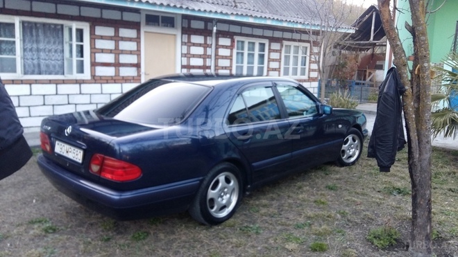 Mercedes E 240 1999, 204,094 km - 2.4 l - Zaqatala